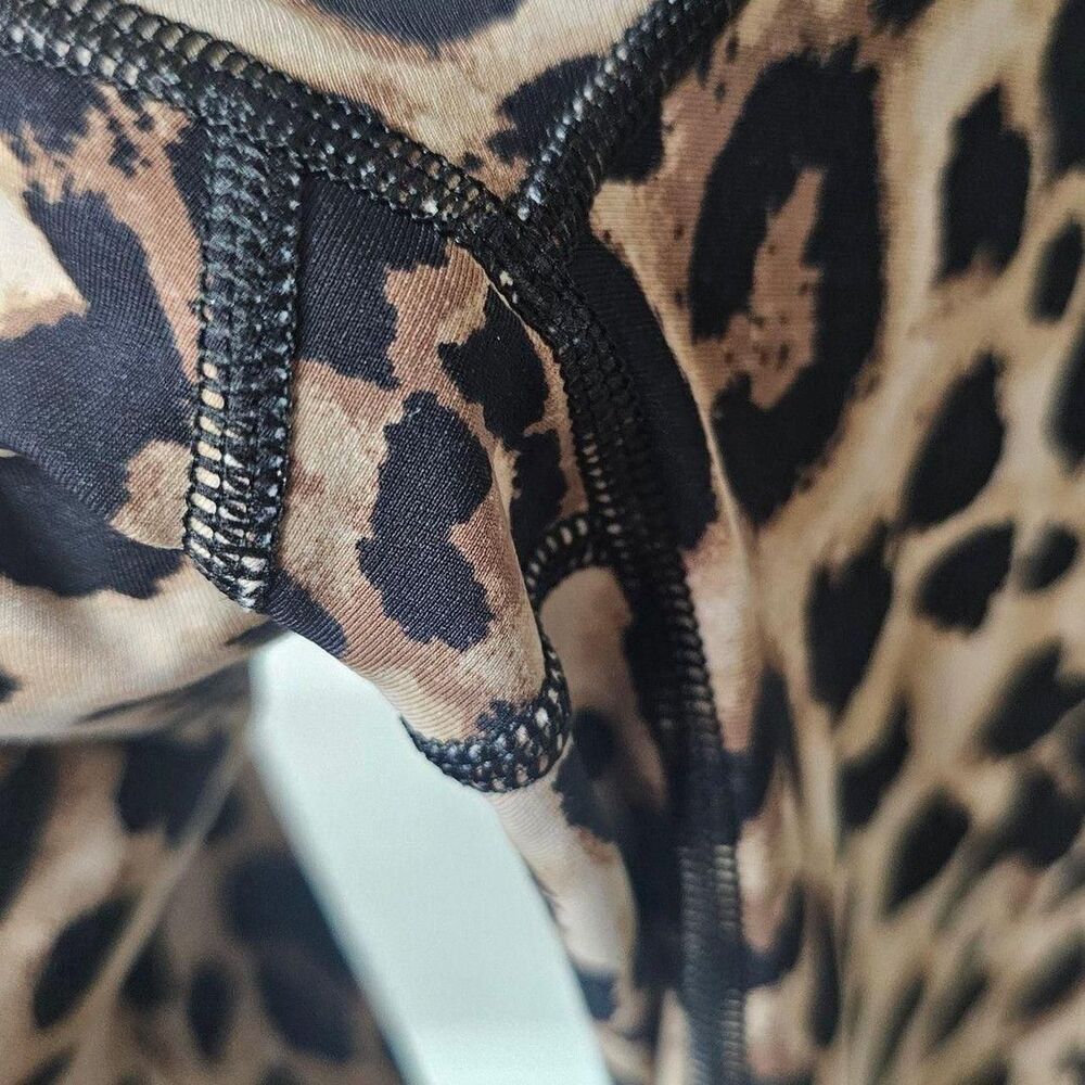 Victoria's Secret Leopard Print Athletic Leggings with Side Pockets - Picture 4 of 8